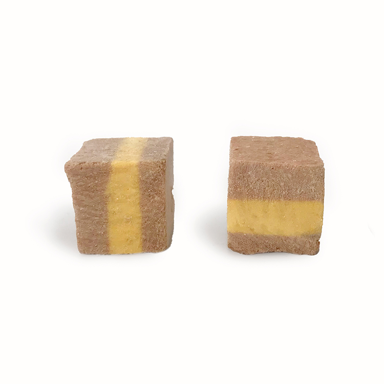 Freeze-dried egg yolk sandwich cube