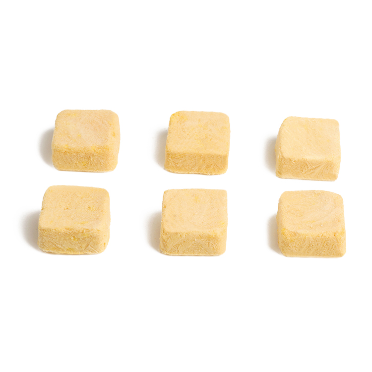 Freeze-dried duck and pumpkin chunks