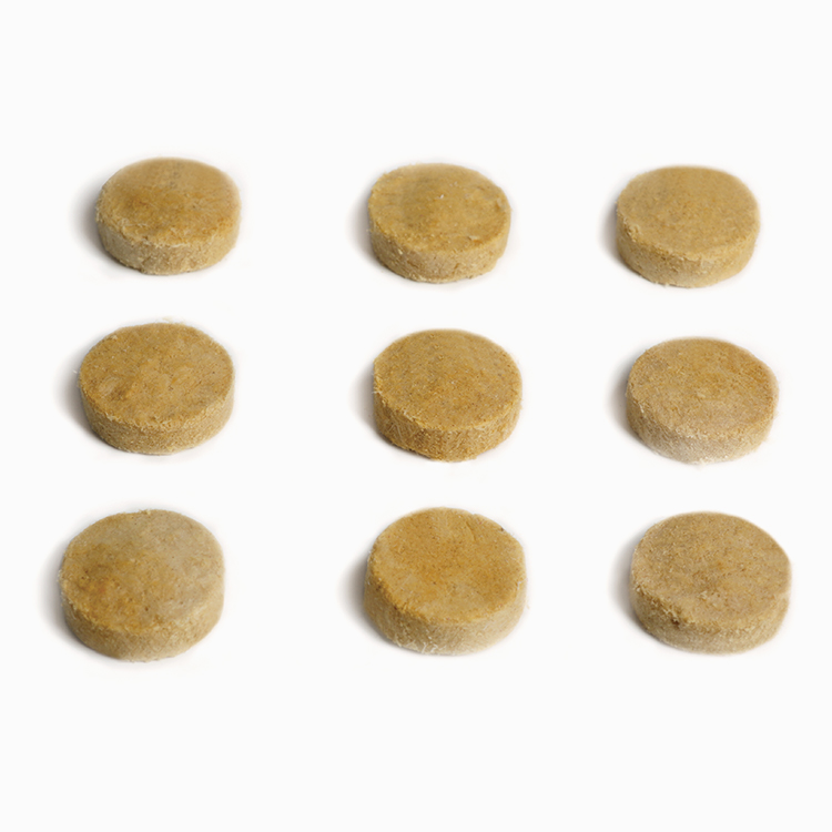 Freeze-dried 2.5cm salmon bone-in patties